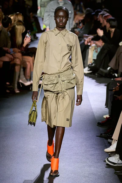 Look 24